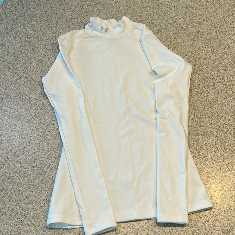 Under Armour cold gear size medium. Long sleeve
